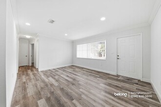 980 NW 200th Terrace in Miami, FL - Building Photo - Building Photo