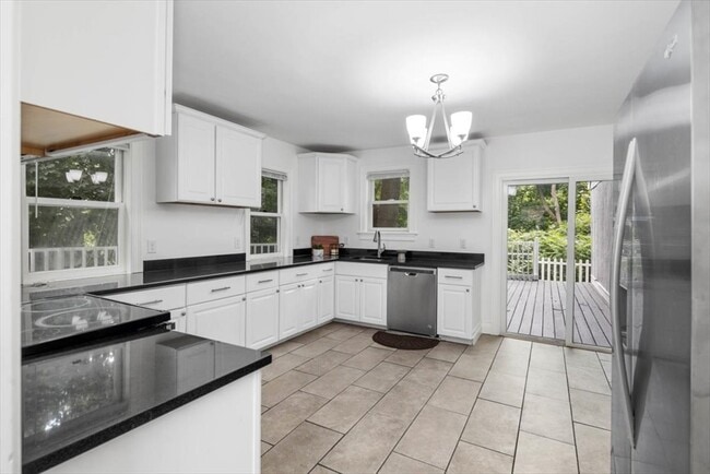 7 Newbridge St in Hingham, MA - Building Photo - Building Photo