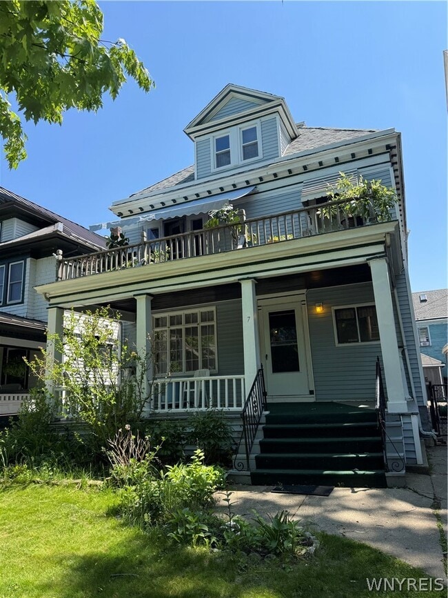 property at 7 Berkley Pl