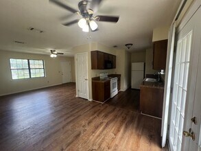 240 Honey Ln Cir in Hinesville, GA - Building Photo - Building Photo