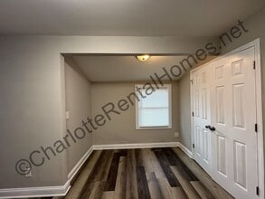 504 E Robinson St in Dallas, NC - Building Photo - Building Photo