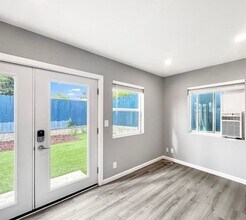 4933 Auburn Dr in San Diego, CA - Building Photo - Building Photo