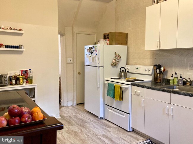 1321 N Hollywood St in Philadelphia, PA - Building Photo - Building Photo