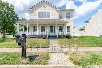 32 Regal Way in Hampton, VA - Building Photo - Building Photo