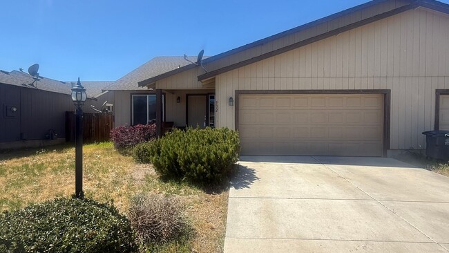 property at 932 SE Kierra Pl