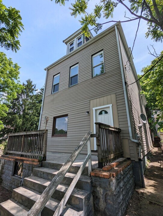 1325 Geyer Ave in Pittsburgh, PA - Building Photo