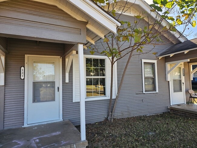 property at 121 S Center St