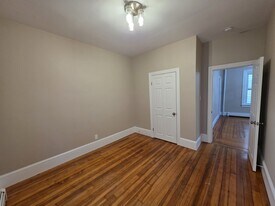 2 Louisbourg Pl in Providence, RI - Building Photo