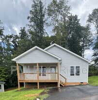189 Quinn Hill Ln in Mars Hill, NC - Building Photo