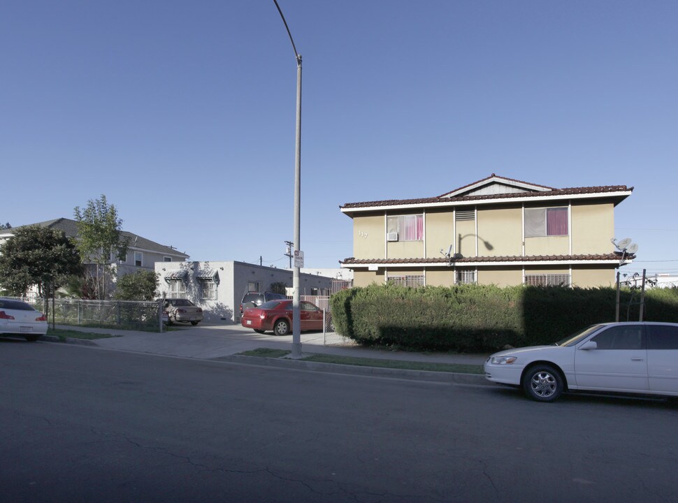 117-123 1/2 S Reno St in Los Angeles, CA - Building Photo