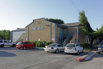 Cloverleaf Apartments in Irving, TX - Building Photo - Building Photo