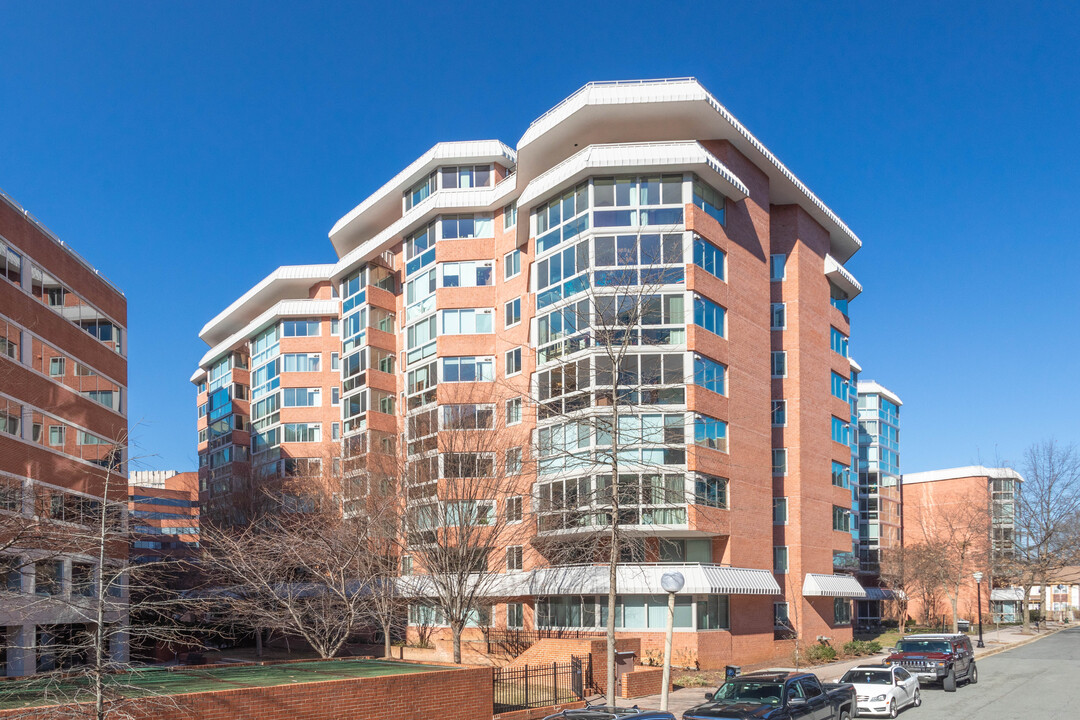 West View at Ballston Metro in Arlington, VA - Building Photo