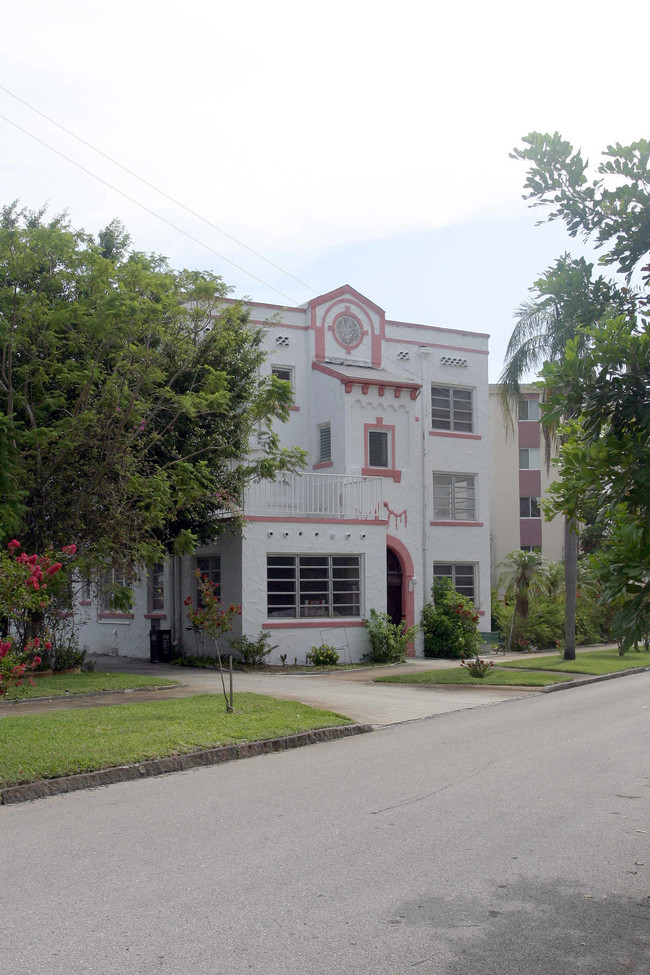 635 12th Ave NE in St. Petersburg, FL - Foto de edificio - Building Photo