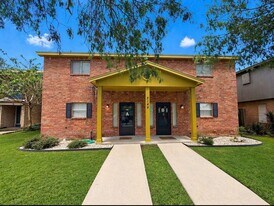 5149 Middlecoff Cir in Corpus Christi, TX - Building Photo