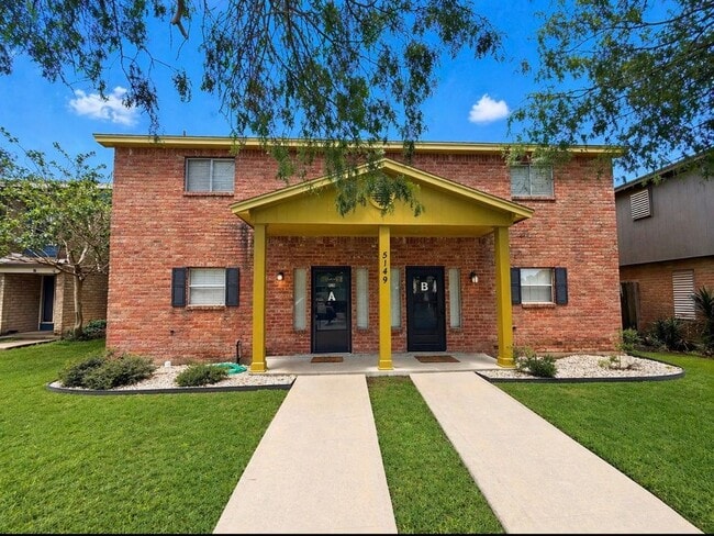 property at 5149 Middlecoff Cir