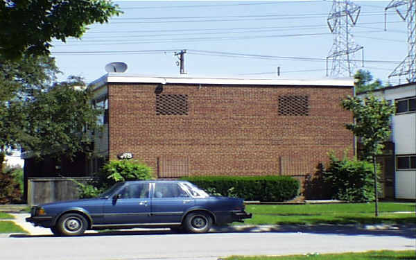 778 E 5th Ct in Des Plaines, IL - Foto de edificio