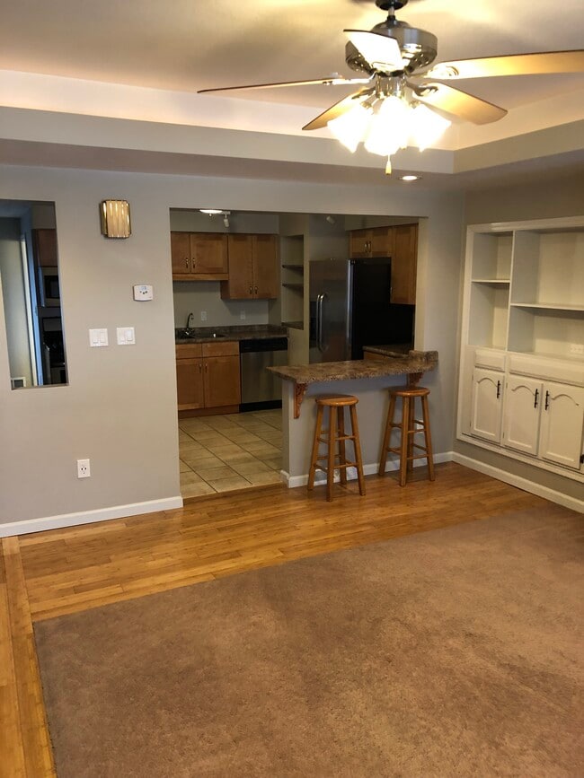 2325 Sierra St in Pittsburgh, PA - Building Photo - Building Photo