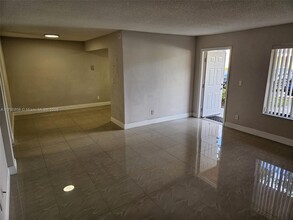 6900 SW 39th St, Unit 112 in Davie, FL - Building Photo - Building Photo