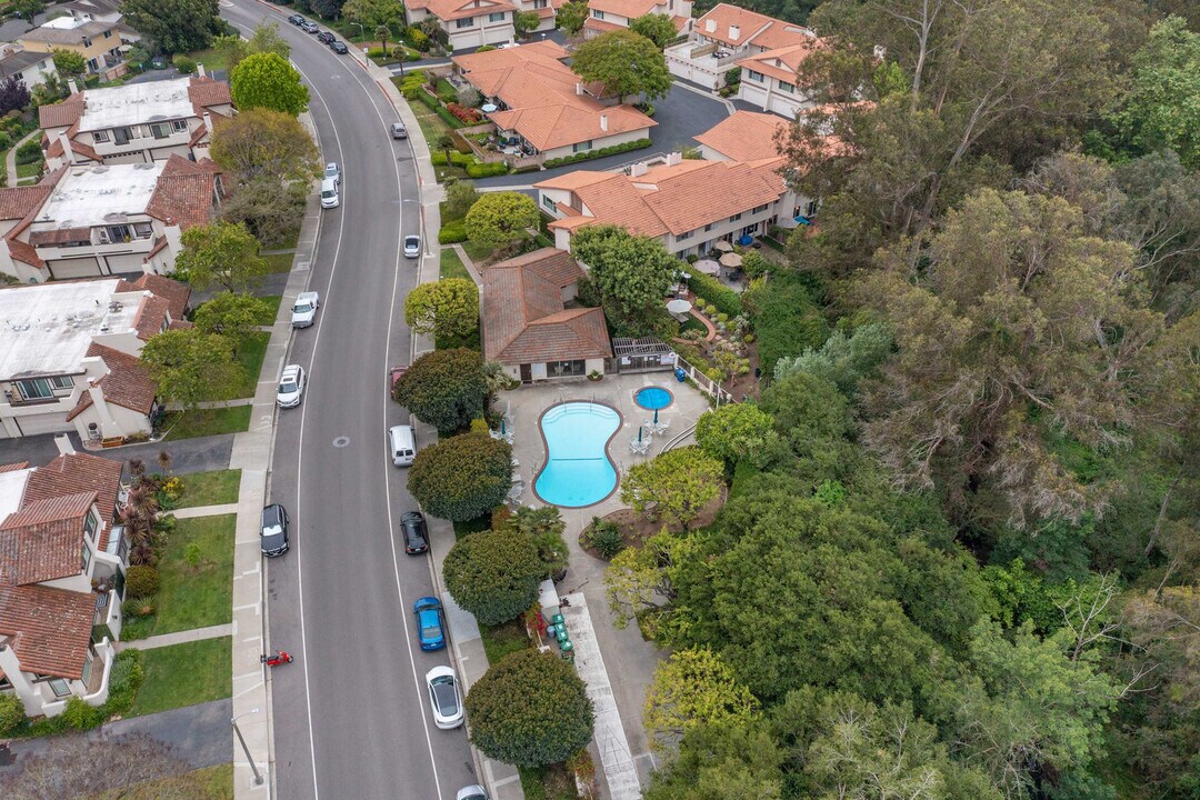 610 Calle De Los Amigos in Santa Barbara, CA - Building Photo