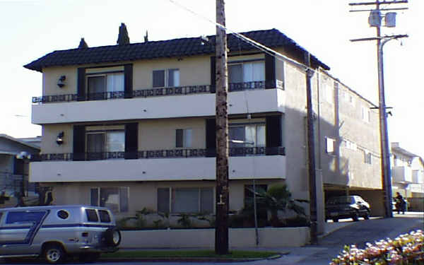 Barrington Manor Apartments in Los Angeles, CA - Building Photo - Building Photo