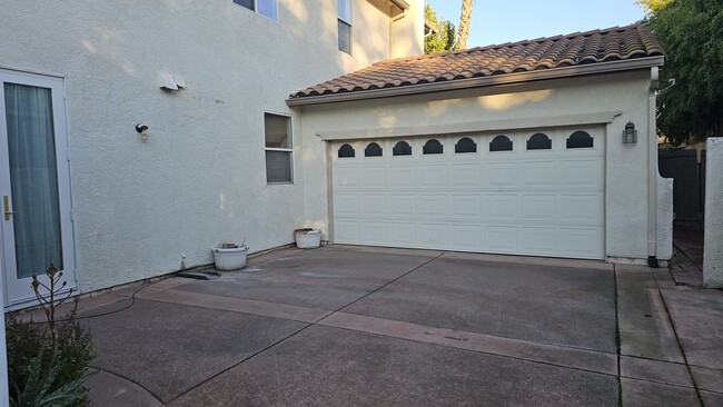 5012 Crest Dr in Sacramento, CA - Building Photo - Building Photo