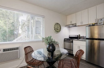 1321 E St in Sacramento, CA - Building Photo - Building Photo