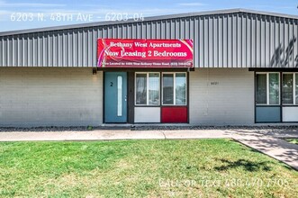 6203 N 48th Ave in Glendale, AZ - Foto de edificio - Building Photo