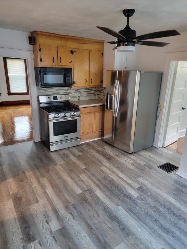 110 S Burritt St, Unit 1 floor in New Britain, CT - Building Photo - Building Photo