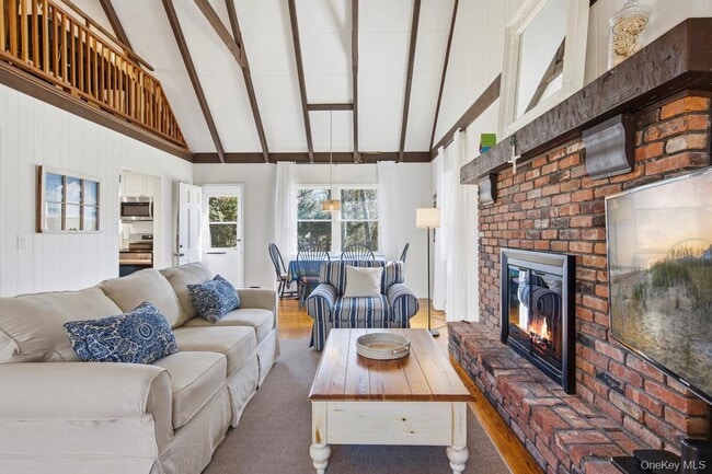 property at 3 Foster Ave