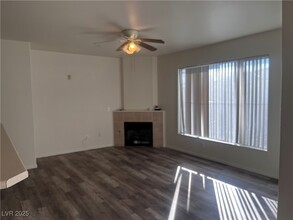 7123 S Durango Dr in Las Vegas, NV - Building Photo - Building Photo