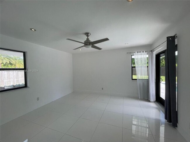 2115 Alamanda Dr in North Miami, FL - Building Photo - Building Photo