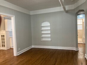1651 W Touhy Ave in Chicago, IL - Building Photo - Building Photo