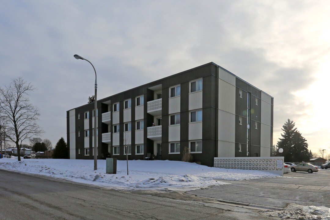 26 Lorraine Ave in Kitchener, ON - Building Photo