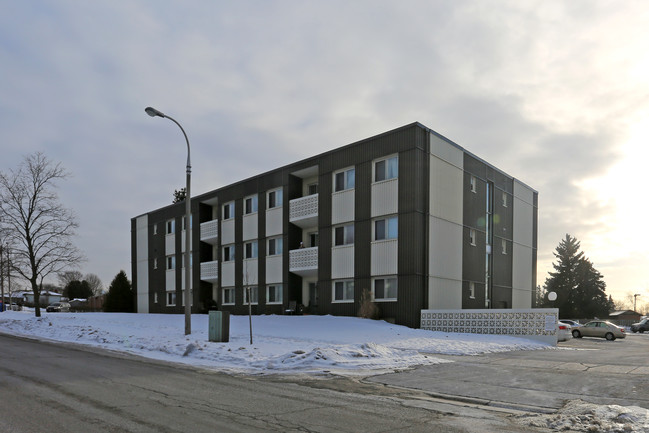 26 Lorraine Ave in Kitchener, ON - Building Photo - Primary Photo