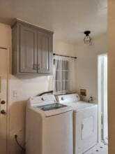 7010 Cozycroft Ave in Winnetka, CA - Foto de edificio - Building Photo