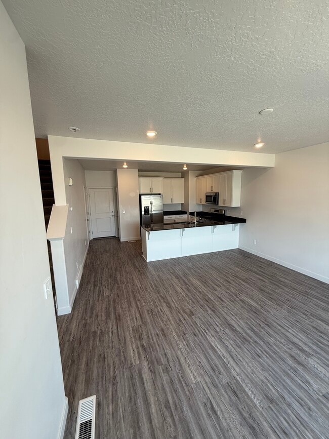 1026 Lapis Fields Way in Bluffdale, UT - Building Photo - Building Photo