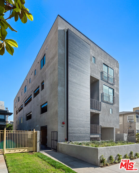 116 Orlando Ave in Los Angeles, CA - Building Photo - Building Photo