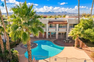 Sierra Madre Condos in Tucson, AZ - Foto de edificio - Building Photo