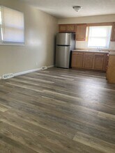 2466 S Holland Ave in Springfield, MO - Foto de edificio - Building Photo