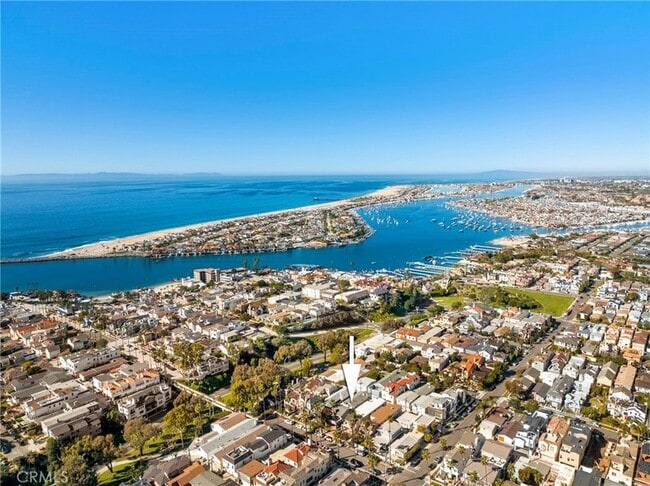 411 Goldenrod Ave, Unit A in Newport Beach, CA - Foto de edificio - Building Photo