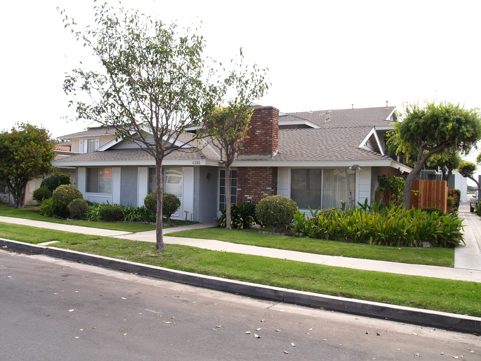 6202 Warner Ave in Huntington Beach, CA - Building Photo