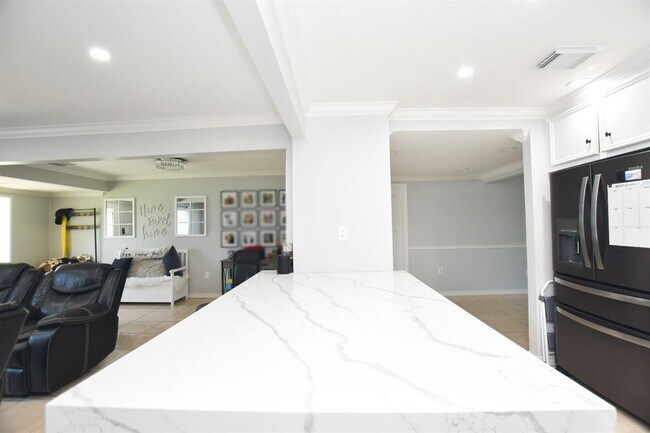 3807 Brock St photo'