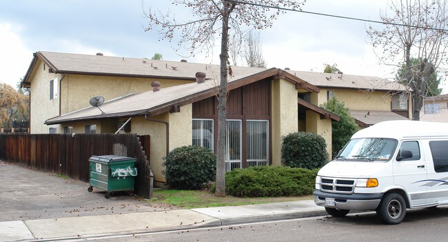 343 W Palm Ave in El Cajon, CA - Building Photo - Building Photo