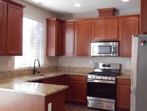 207 Coulter Way in Vacaville, CA - Building Photo - Building Photo