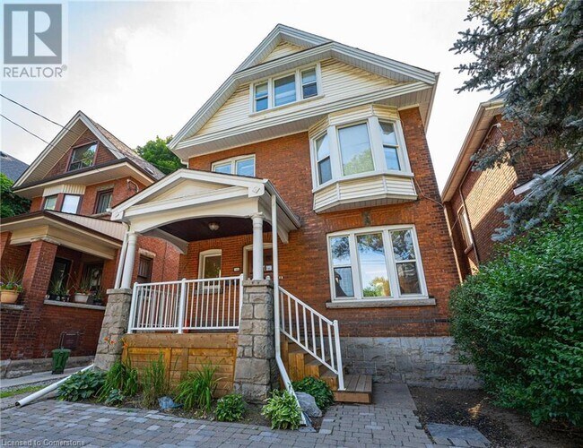 102 Gladstone Ave