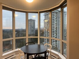 9633 Manchester Dr in White Rock, BC - Building Photo
