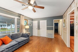 56 Monroe St in Saratoga Springs, NY - Building Photo - Building Photo