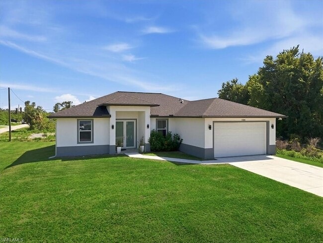 3705 Kelsey St in Ft. Myers, FL - Foto de edificio - Building Photo