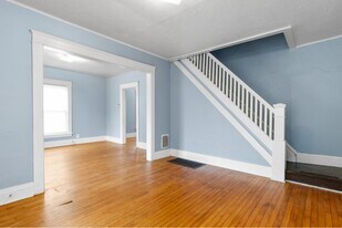 35 Auburn Ave in Utica, NY - Building Photo