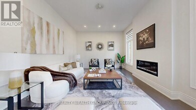2421 Irene Cres in Oakville, ON - Building Photo - Building Photo